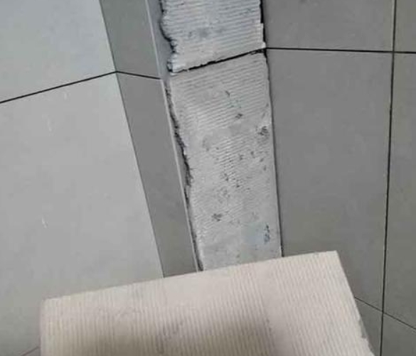 牙克石瓷砖空鼓维修公司分享下厨房瓷砖脱落的补救措施。
